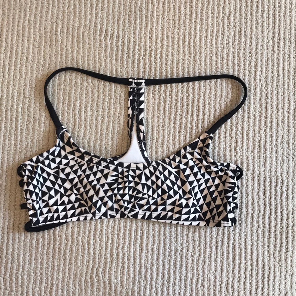 Black and White Triangle Design Bikini Top